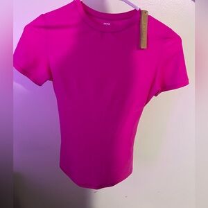 SKIMS Women's Fuchsia Short Sleeve Tee